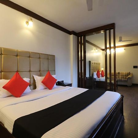 Hotel Clark Heights Nueva Delhi Exterior foto
