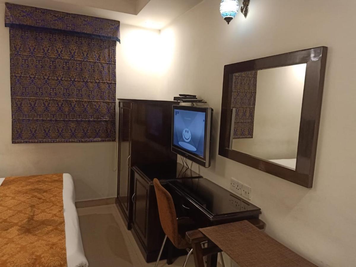 Hotel Clark Heights Nueva Delhi Exterior foto