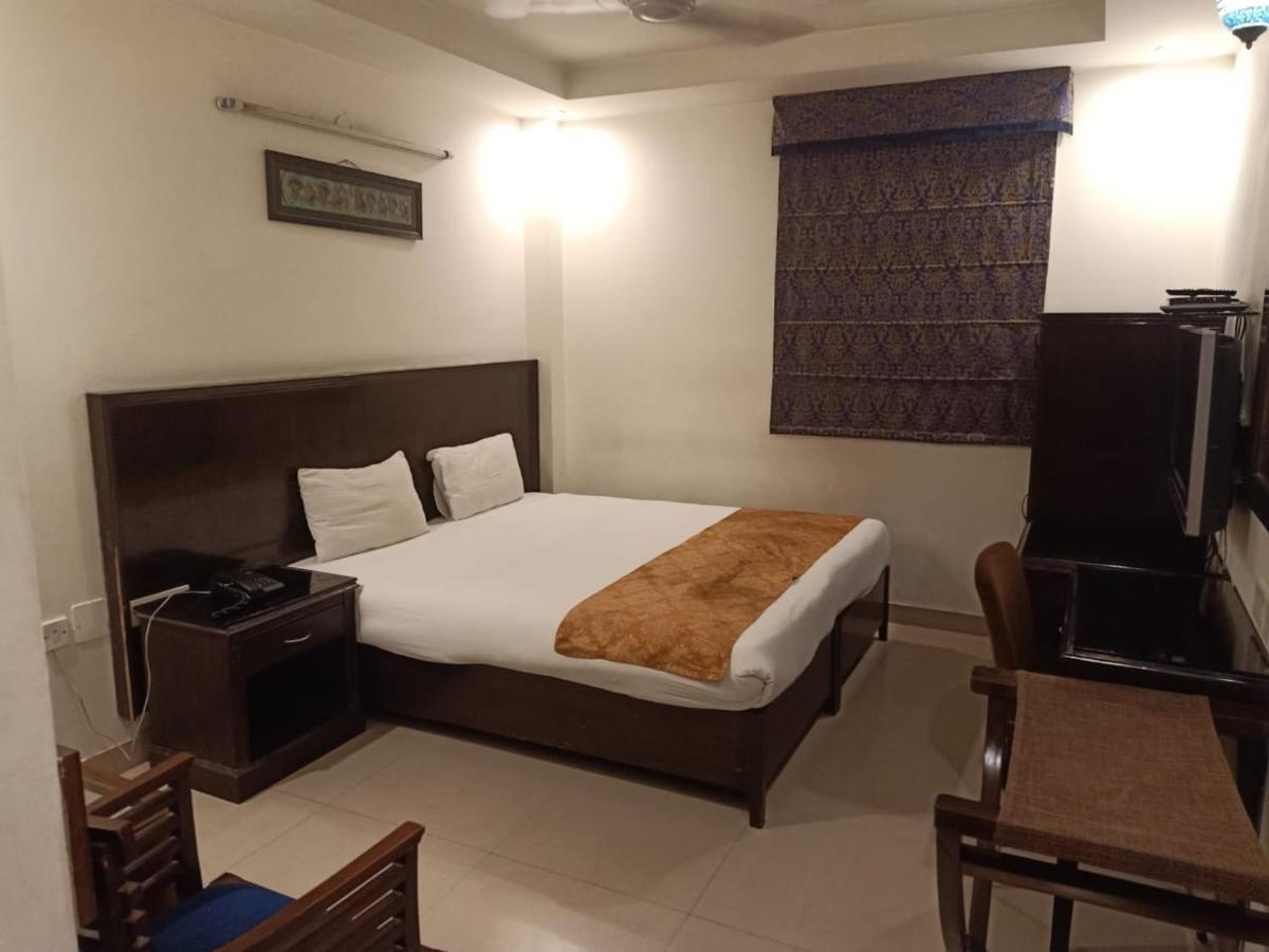 Hotel Clark Heights Nueva Delhi Exterior foto