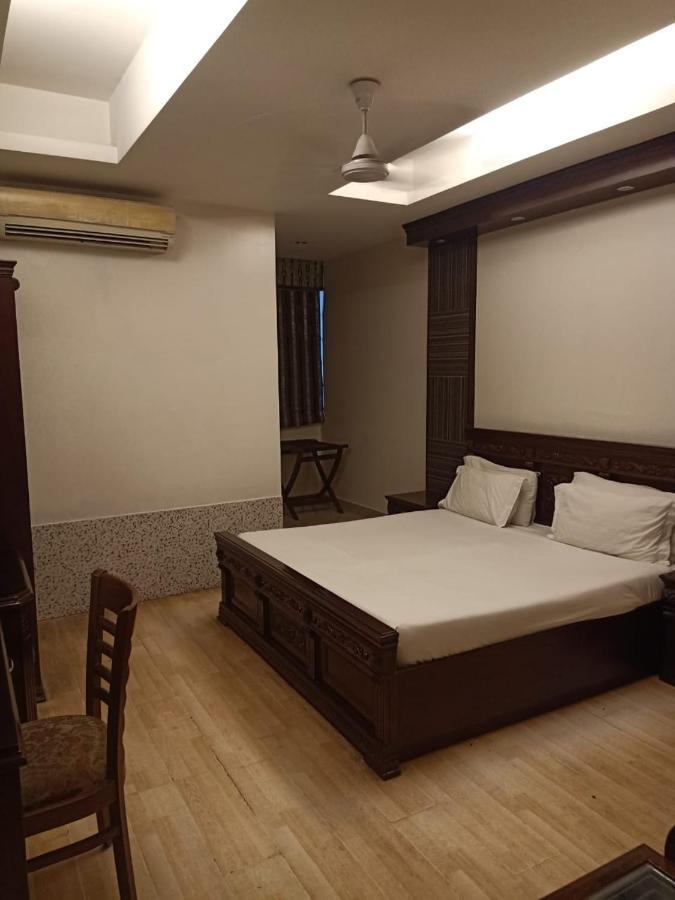 Hotel Clark Heights Nueva Delhi Exterior foto