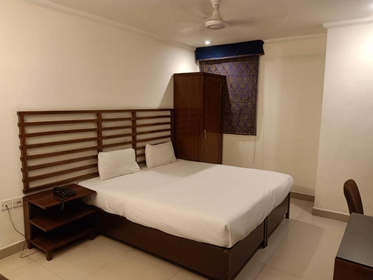 Hotel Clark Heights Nueva Delhi Exterior foto