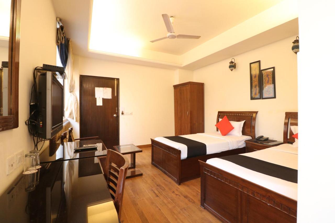 Hotel Clark Heights Nueva Delhi Exterior foto