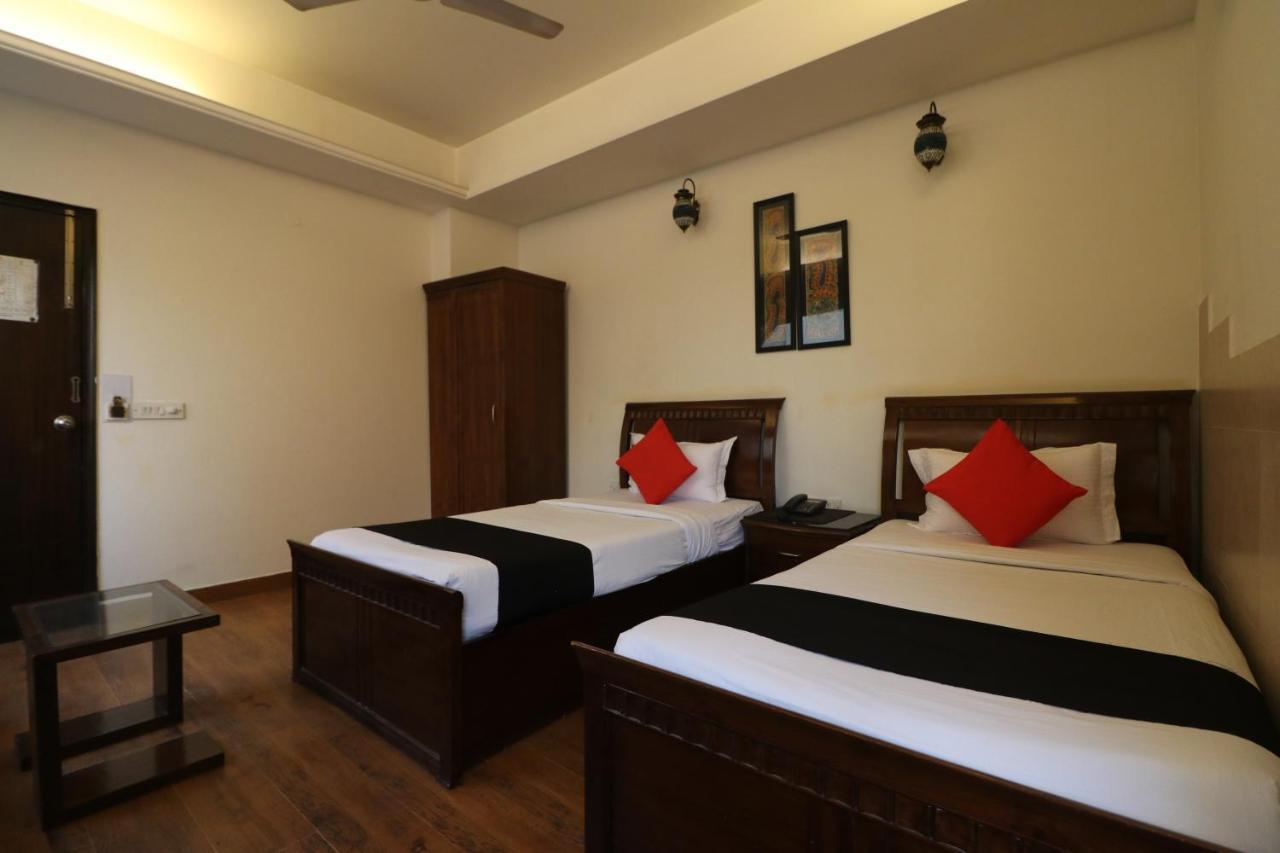 Hotel Clark Heights Nueva Delhi Exterior foto
