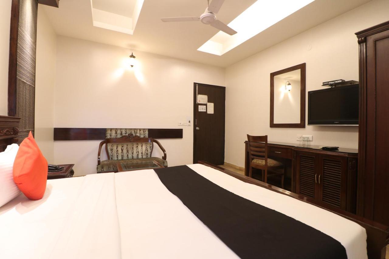 Hotel Clark Heights Nueva Delhi Exterior foto