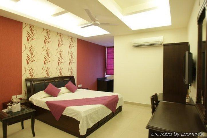 Hotel Clark Heights Nueva Delhi Habitación foto
