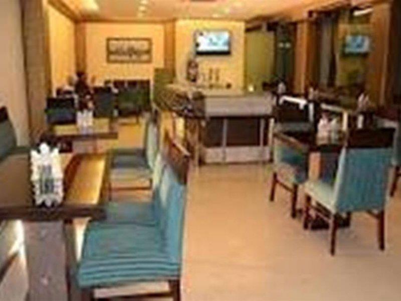 Hotel Clark Heights Nueva Delhi Exterior foto