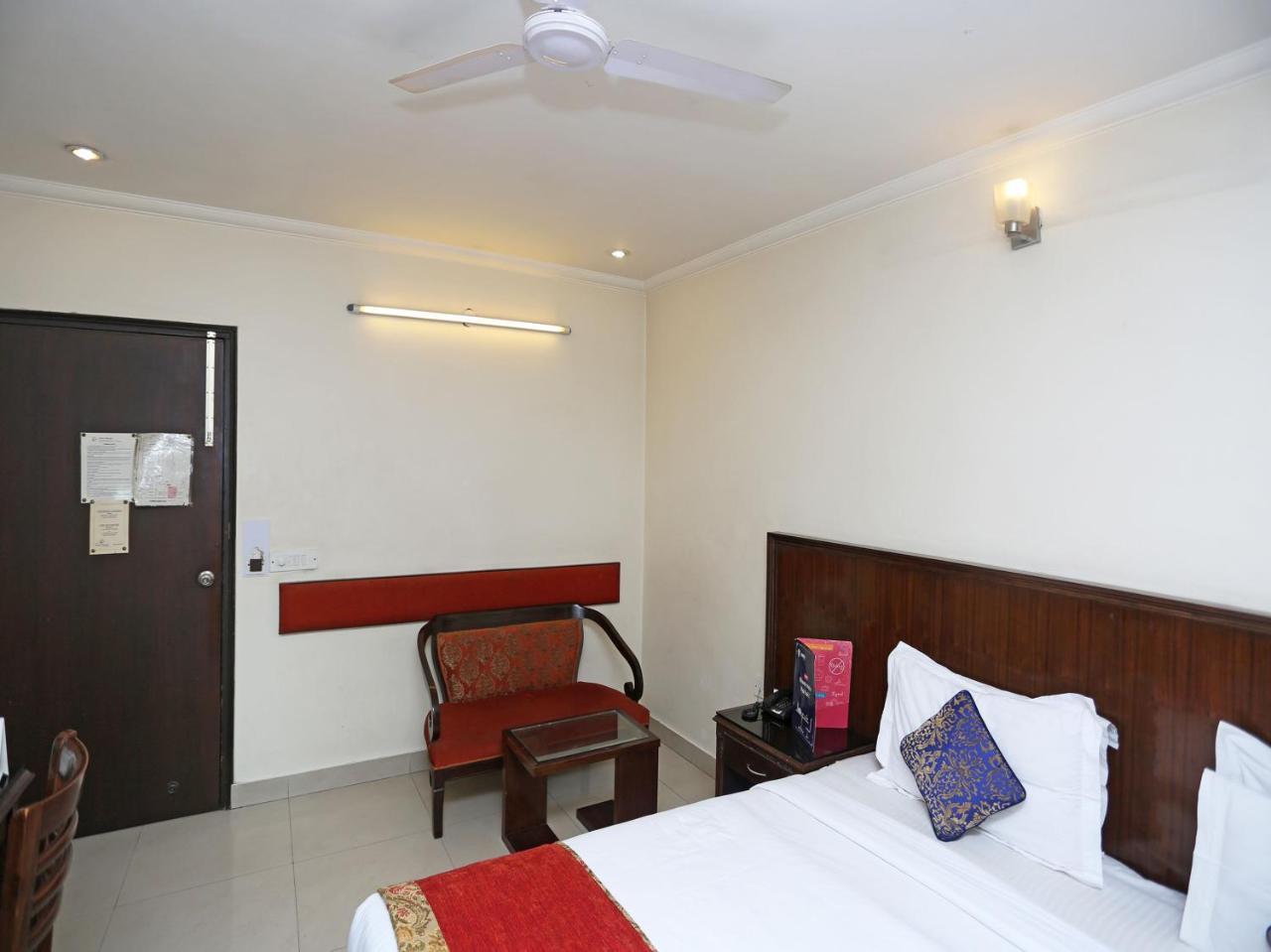 Hotel Clark Heights Nueva Delhi Exterior foto
