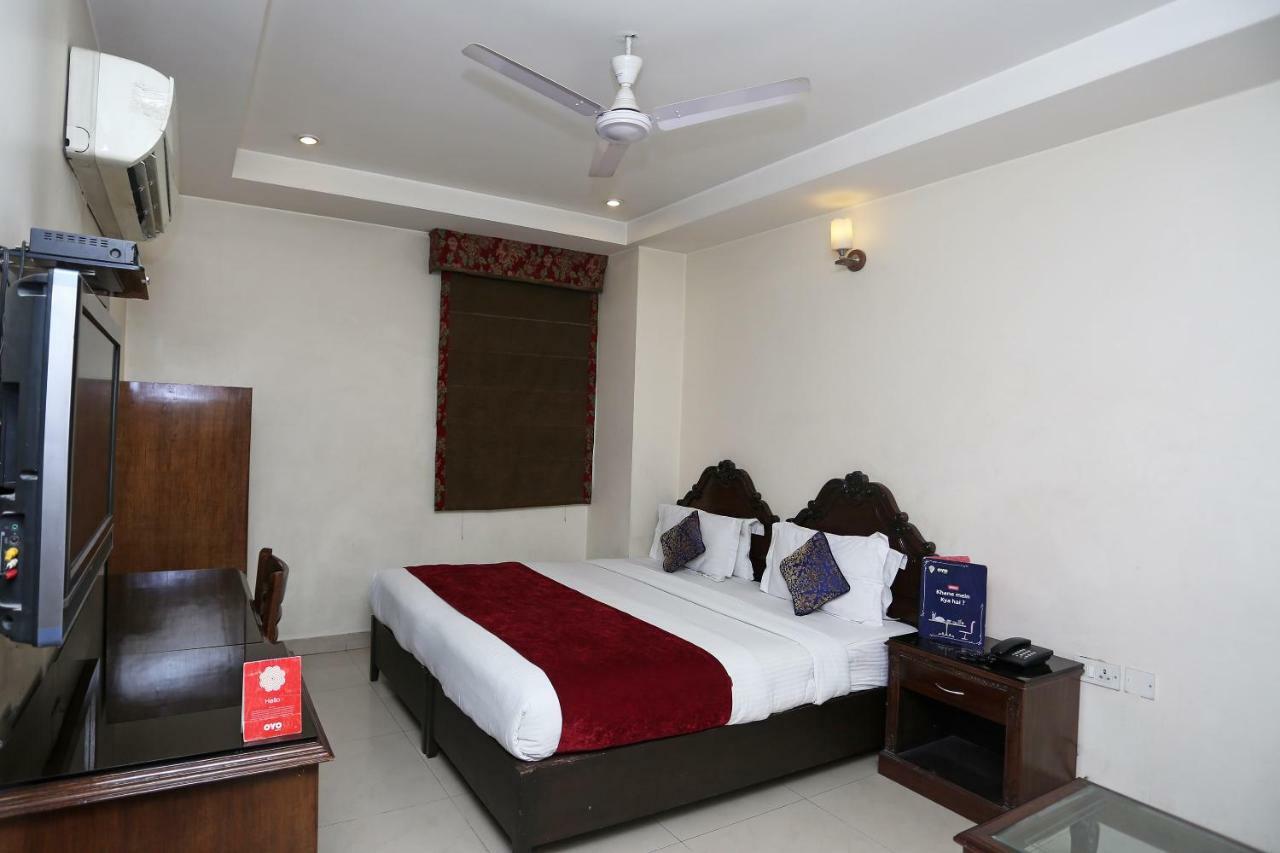 Hotel Clark Heights Nueva Delhi Exterior foto