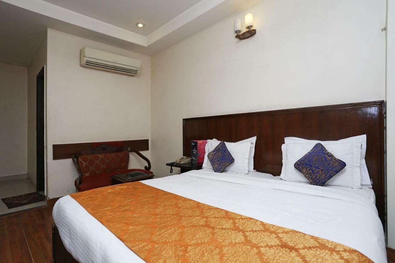 Hotel Clark Heights Nueva Delhi Exterior foto