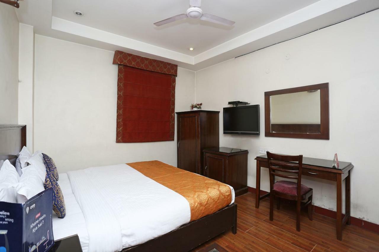 Hotel Clark Heights Nueva Delhi Exterior foto