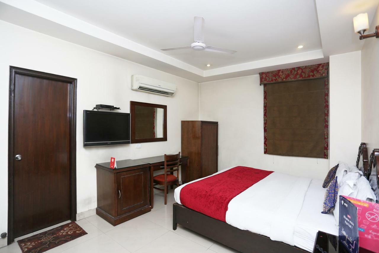 Hotel Clark Heights Nueva Delhi Exterior foto